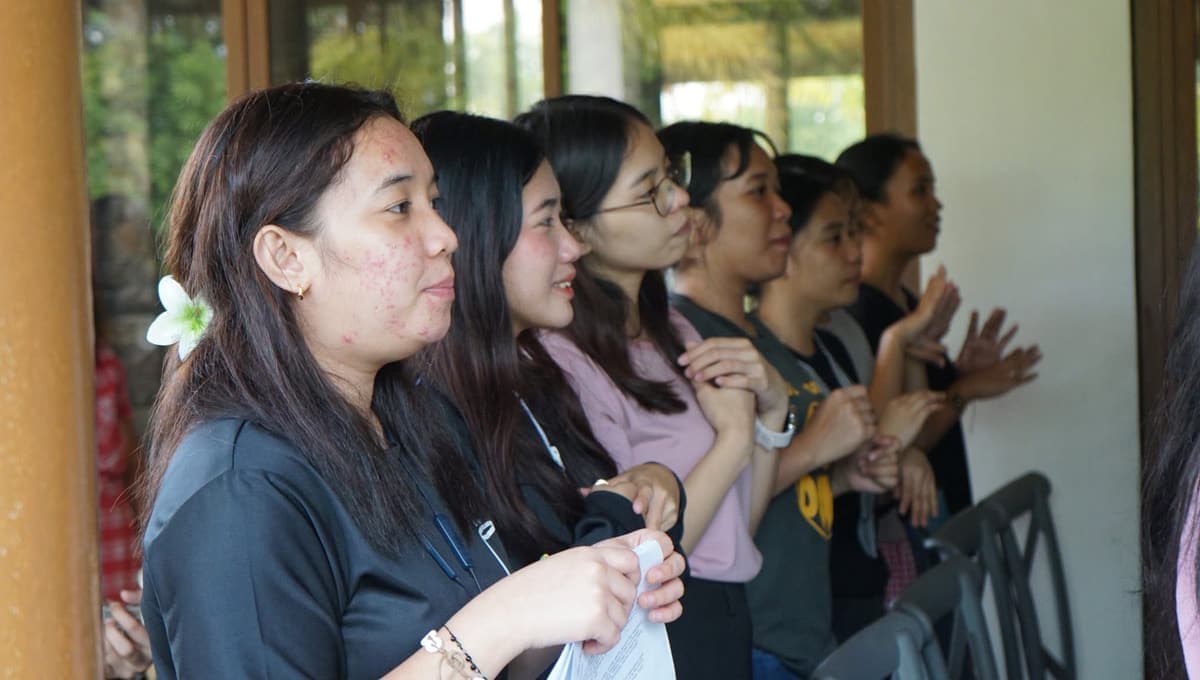 Students during the message
